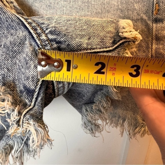 Vestique Women’s Shorts Jean 2-tone Distressed Grunge Size 5 /W27 Raw Hem 90s - Picture 9 of 10